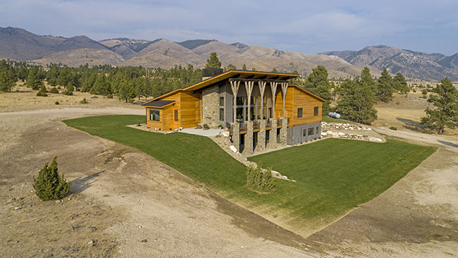Large Deck Outstanding Views Canyon Ferry Home