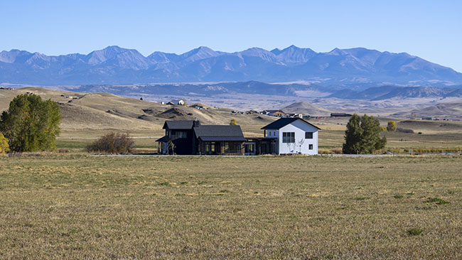 Crazy Mountains Backyard View Custom Home Livingston Mt
